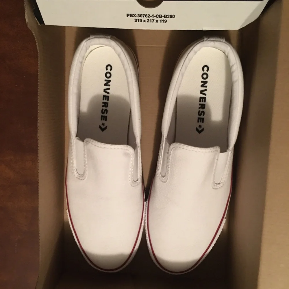 Host pick! 🎉🎉Converse NWT white sneakers Host Pick - Picture 5 of 5